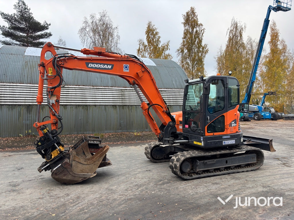 Grävmaskin - Doosan DX85R-3 - Kāpurķēžu ekskavators: foto 1 Grävmaskin - Doosan DX85R-3 - Kāpurķēžu ekskavators: foto 1