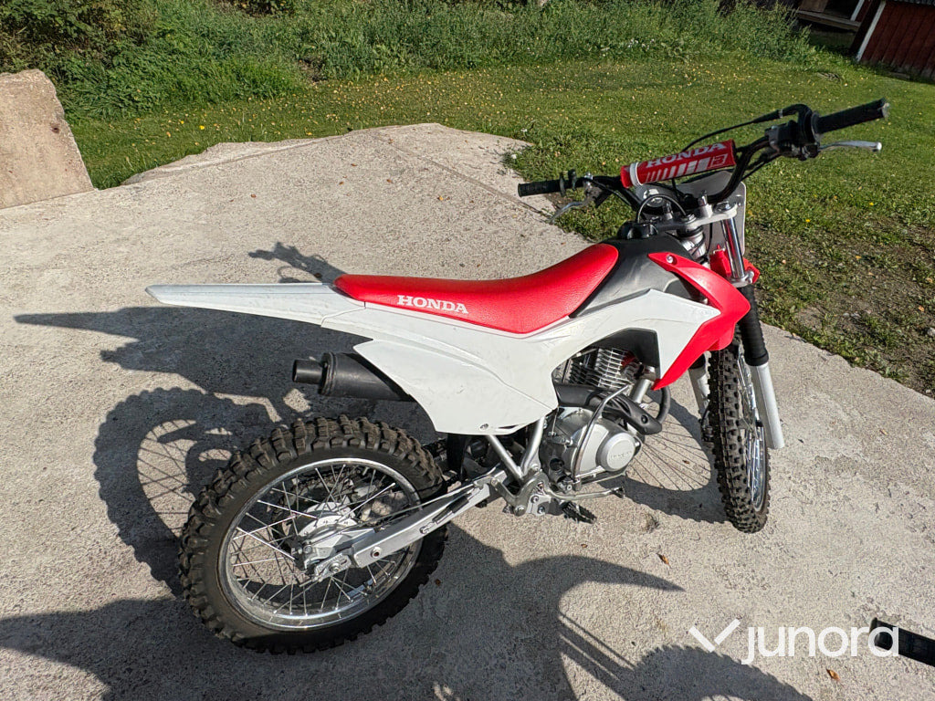 Honda CRF 150cc - Motocikls: foto 3 Honda CRF 150cc - Motocikls: foto 3