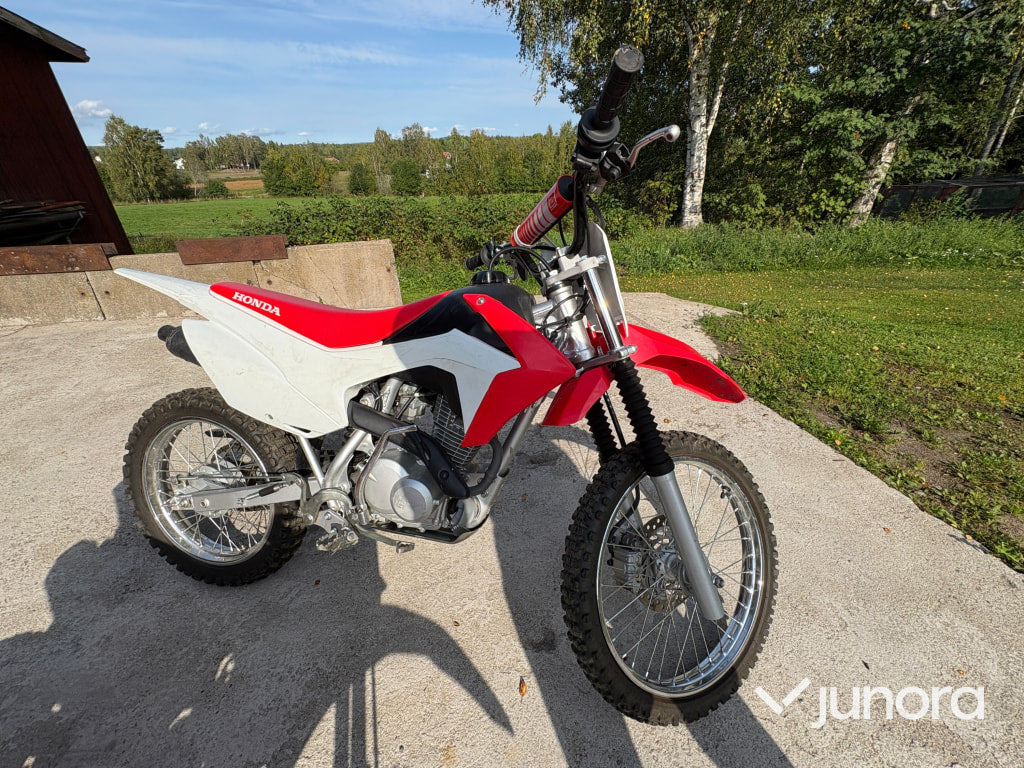 Honda CRF 150cc - Motocikls: foto 4 Honda CRF 150cc - Motocikls: foto 4