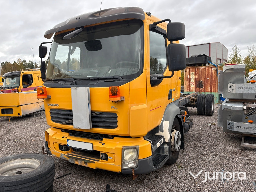 Lastbil - Volvo FL 4*2 - Šasija kravas automašīna: foto 1 Lastbil - Volvo FL 4*2 - Šasija kravas automašīna: foto 1