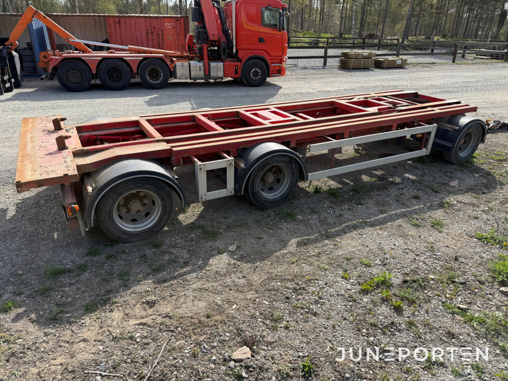 Lastväxlarsläp med tipp - Multilift/ Būvgružu konteinera piekabe: foto 1 Lastväxlarsläp med tipp - Multilift/ Būvgružu konteinera piekabe: foto 1