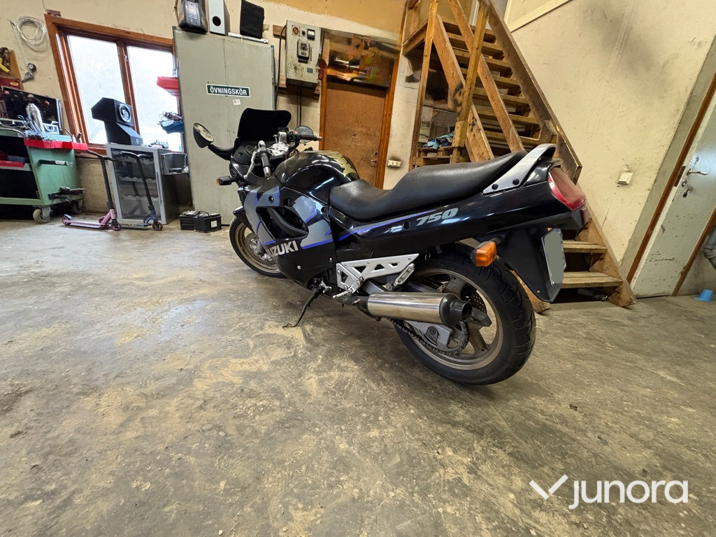 Motorcykel - Suzuki, GSX 750 F - Motocikls: foto 4 Motorcykel - Suzuki, GSX 750 F - Motocikls: foto 4