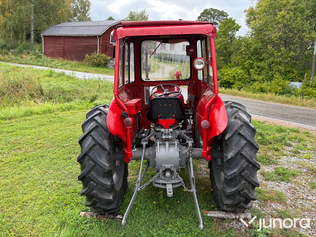Nyrenoverad Massey Ferguson 35-X - Traktors: foto 4 Nyrenoverad Massey Ferguson 35-X - Traktors: foto 4