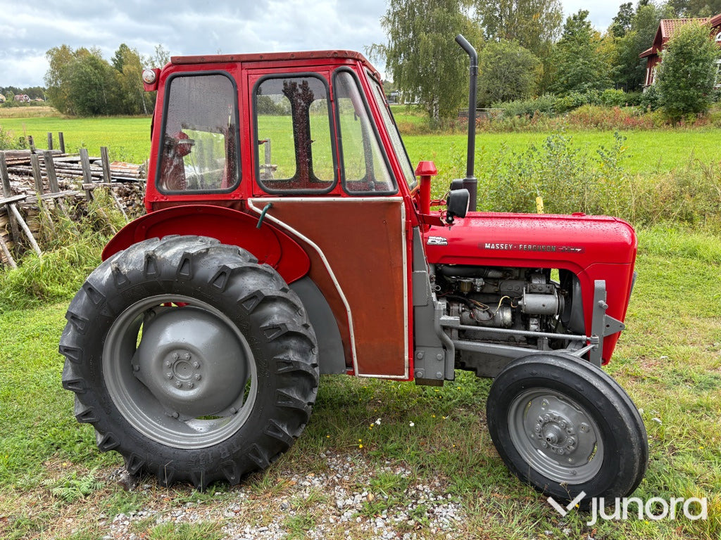 Nyrenoverad Massey Ferguson 35-X - Traktors: foto 2 Nyrenoverad Massey Ferguson 35-X - Traktors: foto 2