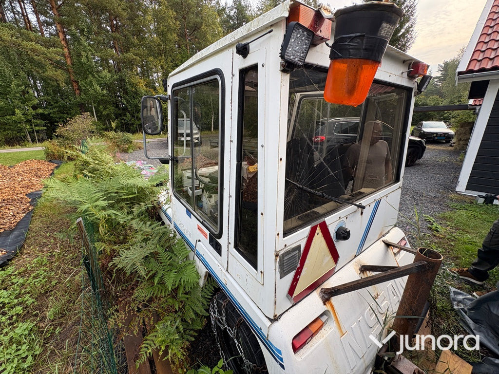 Plogbil - Bagagetruck - Bagāžas vilcējs: foto 2 Plogbil - Bagagetruck - Bagāžas vilcējs: foto 2