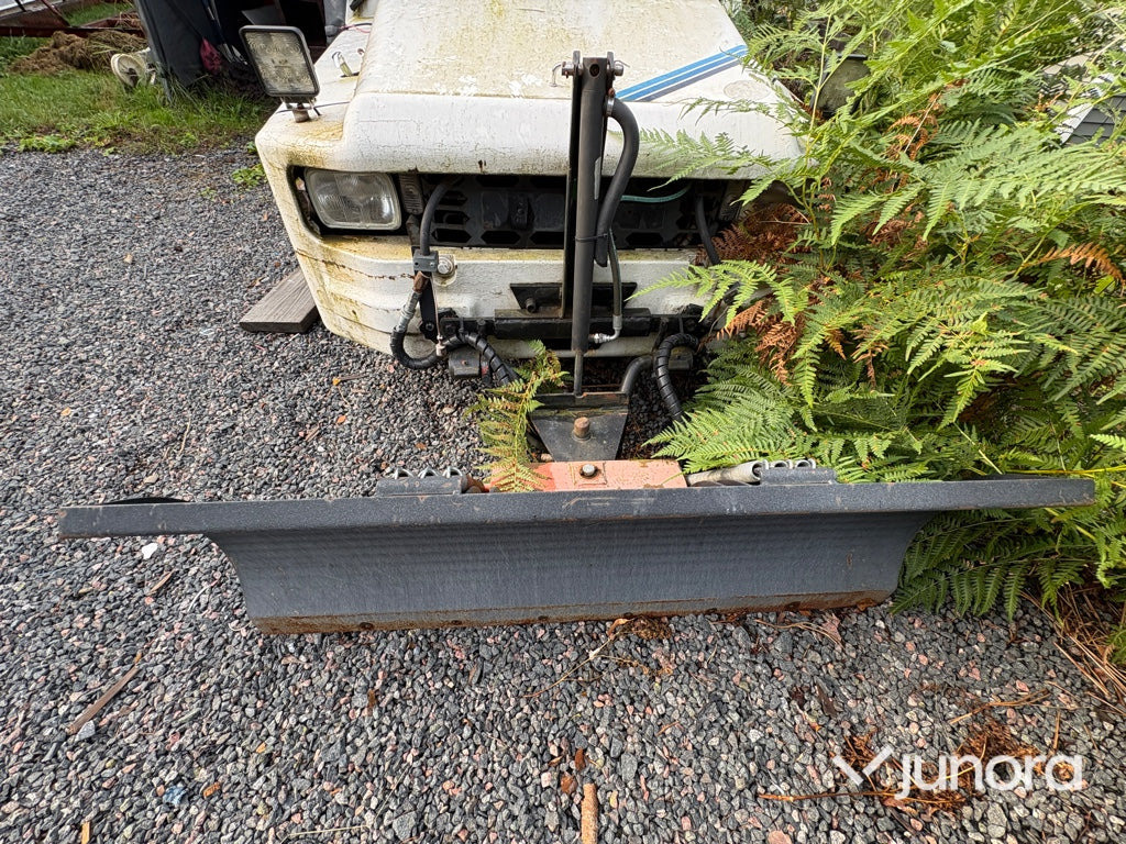 Plogbil - Bagagetruck - Bagāžas vilcējs: foto 4 Plogbil - Bagagetruck - Bagāžas vilcējs: foto 4