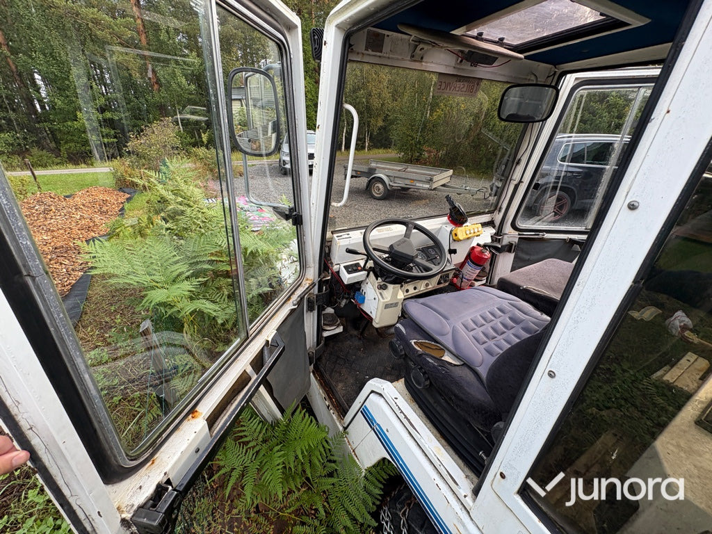 Plogbil - Bagagetruck - Bagāžas vilcējs: foto 5 Plogbil - Bagagetruck - Bagāžas vilcējs: foto 5