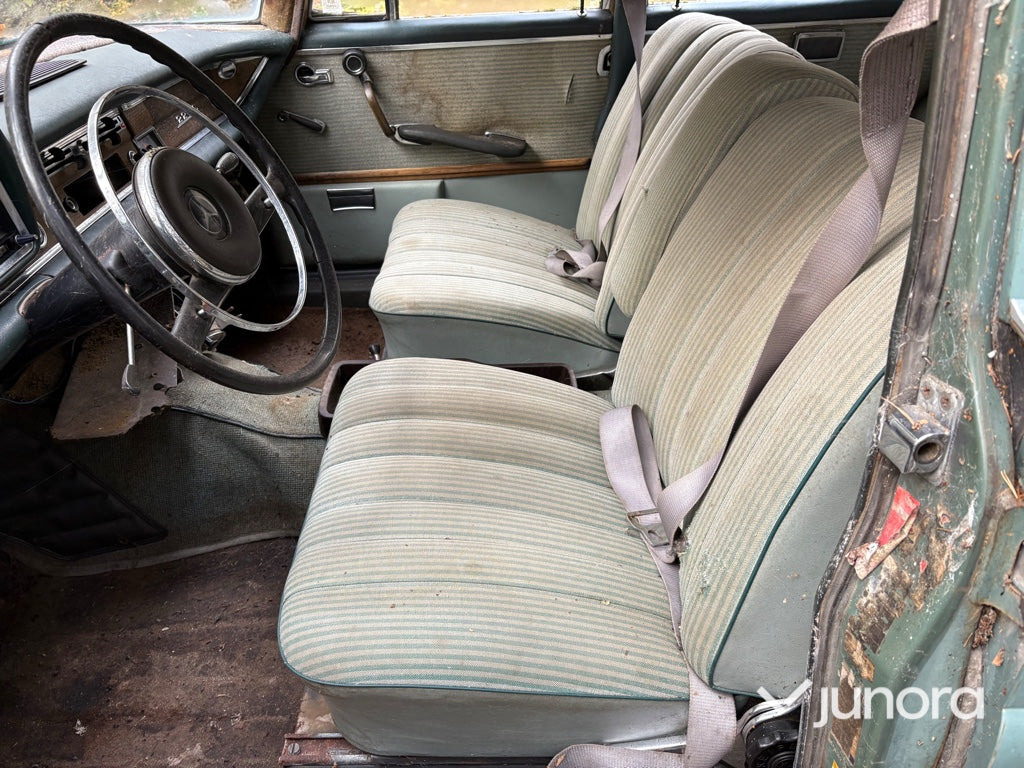 Vieglā automašīna Renoveringsobjekt - Mercedes-Benz 220 S: foto 13 Vieglā automašīna Renoveringsobjekt - Mercedes-Benz 220 S: foto 13