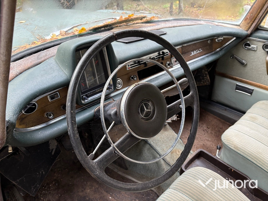 Vieglā automašīna Renoveringsobjekt - Mercedes-Benz 220 S: foto 16 Vieglā automašīna Renoveringsobjekt - Mercedes-Benz 220 S: foto 16