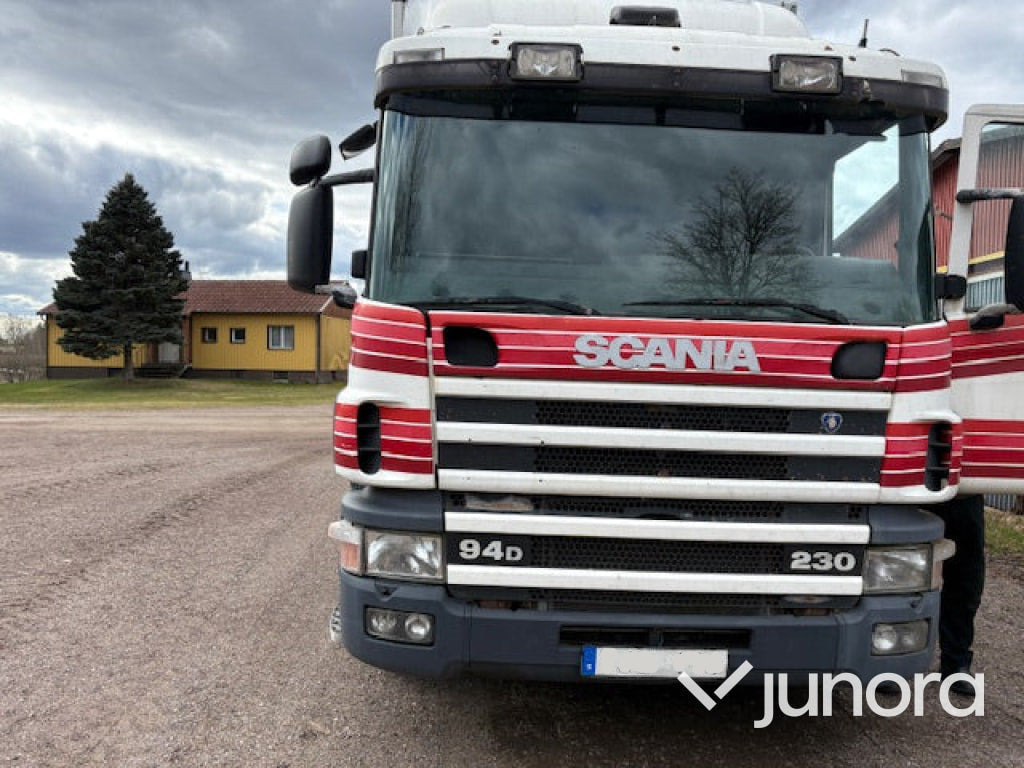 Scania P94 - Kravas automašīna ar slēgto virsbūvi: foto 3 Scania P94 - Kravas automašīna ar slēgto virsbūvi: foto 3