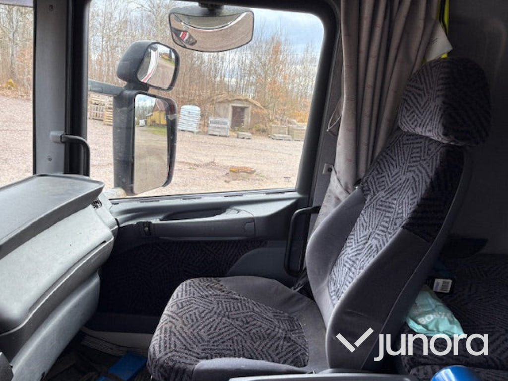 Scania P94 - Kravas automašīna ar slēgto virsbūvi: foto 5 Scania P94 - Kravas automašīna ar slēgto virsbūvi: foto 5