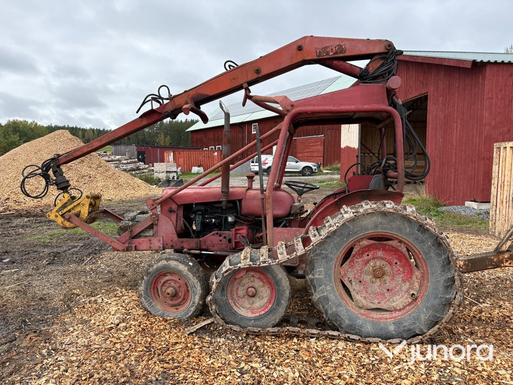 Skogstraktor ÖSA-48 ”Volvo BM 400 Buster” - Meža traktors: foto 4 Skogstraktor ÖSA-48 ”Volvo BM 400 Buster” - Meža traktors: foto 4