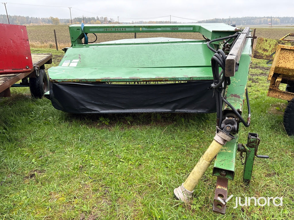 Slåtterkross - John Deere 1320 - Pļāvējs: foto 2 Slåtterkross - John Deere 1320 - Pļāvējs: foto 2