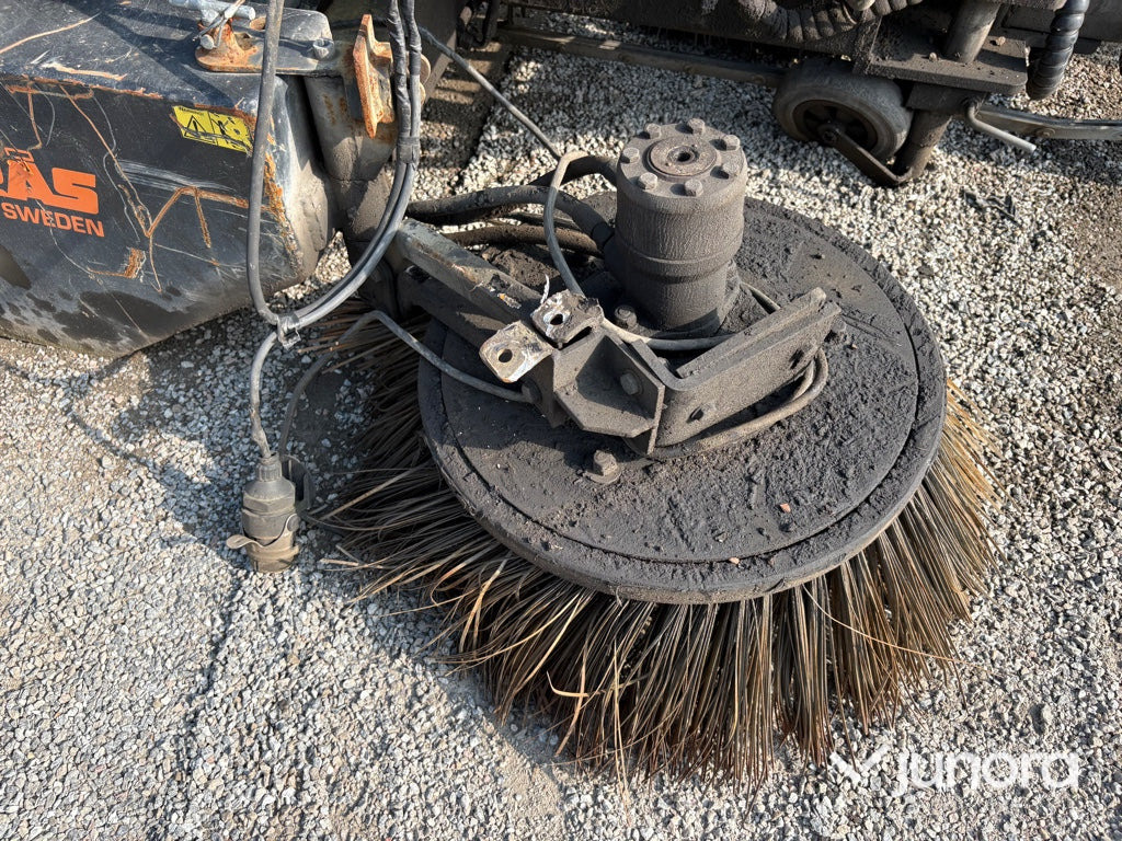 Sopmaskin Bogserad - Fjärås, FS 700 - Ielu tīrīšanas mašīna: foto 4 Sopmaskin Bogserad - Fjärås, FS 700 - Ielu tīrīšanas mašīna: foto 4