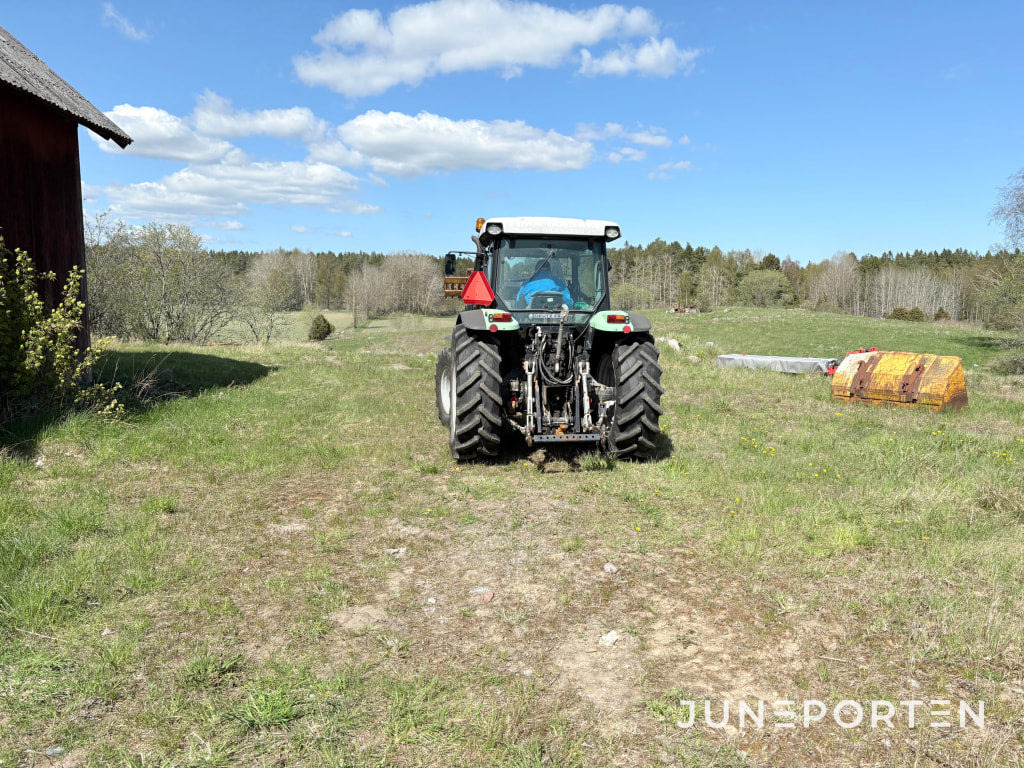 Traktor Deutz Fahr Agrofarm 430TTV med frontlastare - Traktors: foto 5 Traktor Deutz Fahr Agrofarm 430TTV med frontlastare - Traktors: foto 5
