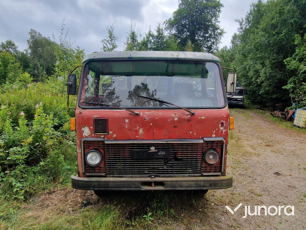 Veteranlastbil Volvo F85-34 - Bortu kravas automašīna/ Platforma, Kravas auto ar manipulatoru: foto 2 Veteranlastbil Volvo F85-34 - Bortu kravas automašīna/ Platforma, Kravas auto ar manipulatoru: foto 2