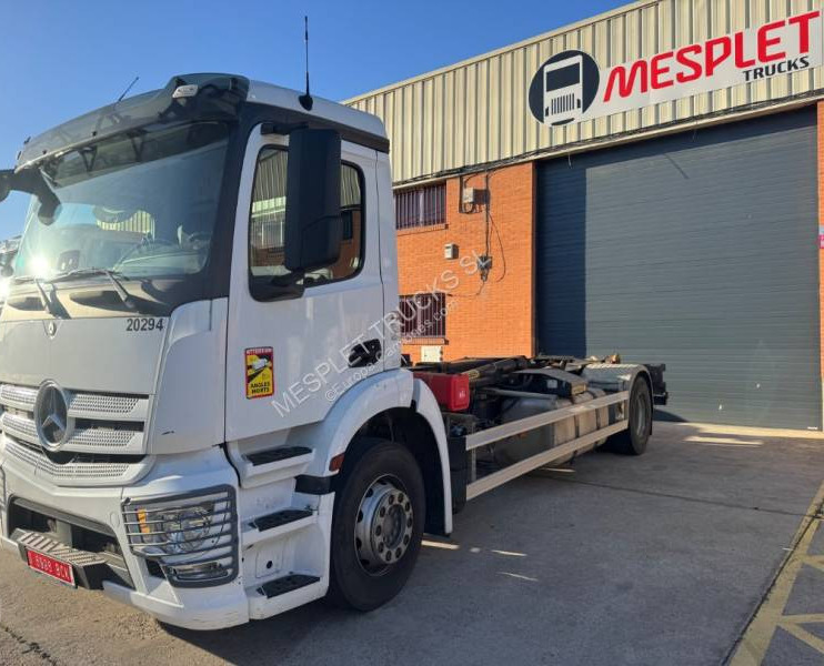 Mercedes Antos 1843 - Pacēlājs ar āķi: foto 1 Mercedes Antos 1843 - Pacēlājs ar āķi: foto 1