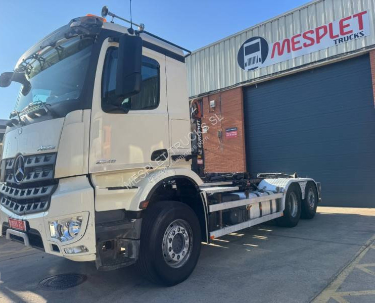 Mercedes Arocs 2548 L - Pacēlājs ar āķi: foto 1 Mercedes Arocs 2548 L - Pacēlājs ar āķi: foto 1