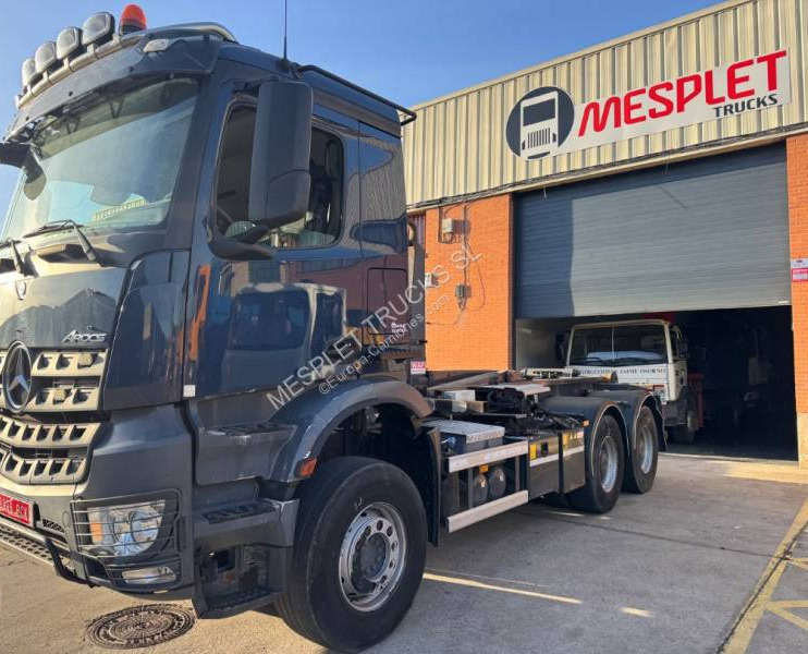 Mercedes Arocs 3348 A - Pacēlājs ar āķi: foto 1 Mercedes Arocs 3348 A - Pacēlājs ar āķi: foto 1