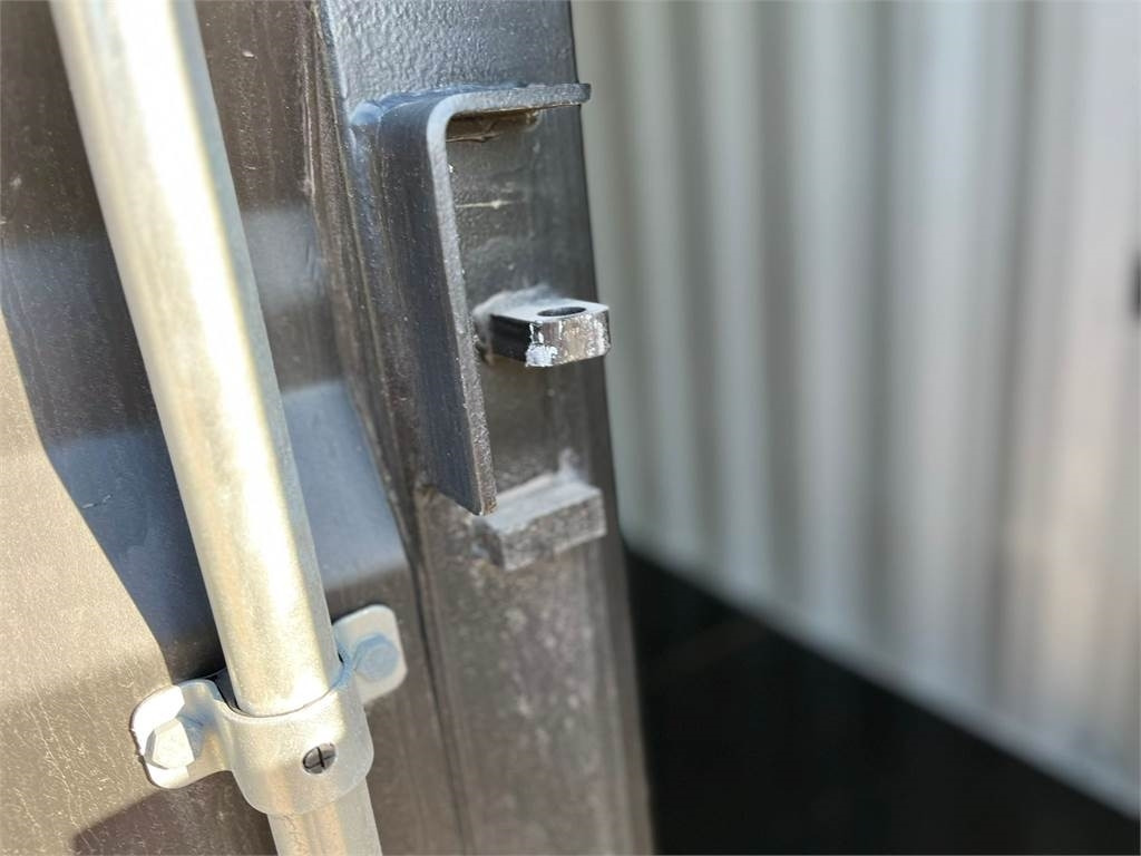 Maināmā virsbūve - furgons 20 fod skibs container: foto 10
