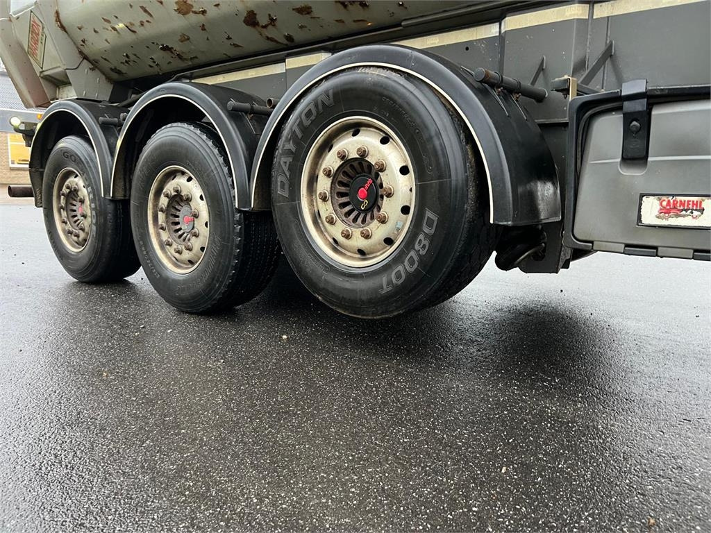 Puspiekabe pašizgāzējs Carnehl 30m3 Hardox stål kasse: foto 6