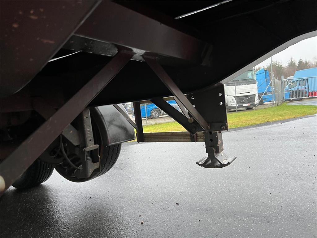 Puspiekabe pašizgāzējs Carnehl 30m3 Hardox stål kasse: foto 9