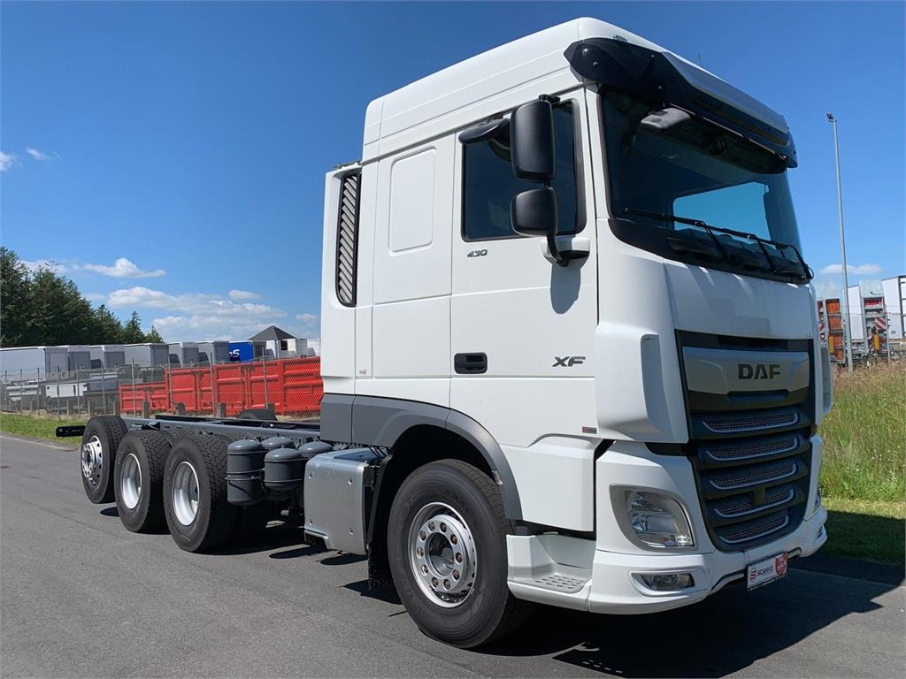 DAF XF 430 FAW 8x4*4 Tridem - Būvgružu konteineru vedējs: foto 1 DAF XF 430 FAW 8x4*4 Tridem - Būvgružu konteineru vedējs: foto 1