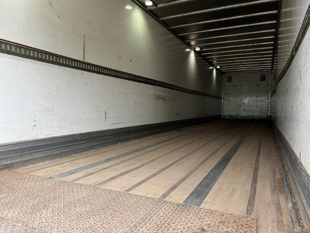 Fruehauf 13,6 mtr box - lodretstående lift - Puspiekabe slēgtā virsbūve: foto 2 Fruehauf 13,6 mtr box - lodretstående lift - Puspiekabe slēgtā virsbūve: foto 2