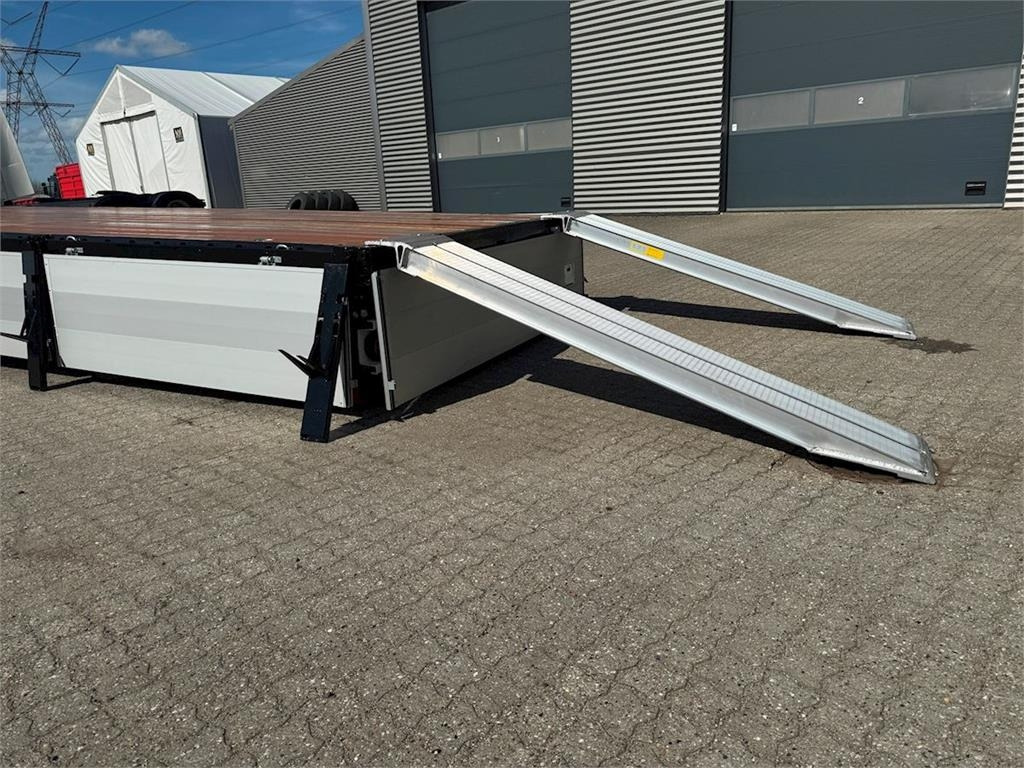 Hangler 3-aks kærre alu-sider + alu-ramper - Bortu piekabe/ Platforma: foto 4 Hangler 3-aks kærre alu-sider + alu-ramper - Bortu piekabe/ Platforma: foto 4