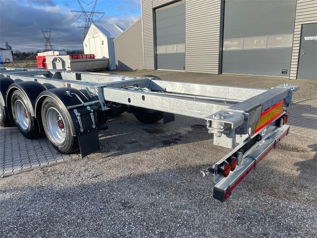 Hangler SDS 430 container chassis - multi låse - ADR - Puspiekabe noņemamā virsbūve/ Konteineru vedējs: foto 2 Hangler SDS 430 container chassis - multi låse - ADR - Puspiekabe noņemamā virsbūve/ Konteineru vedējs: foto 2