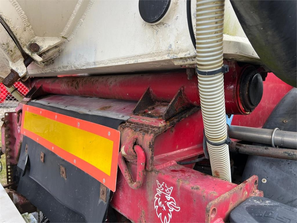 Puspiekabe cisterna Interconsult 64m3 STRT1-64CA med tip: foto 12