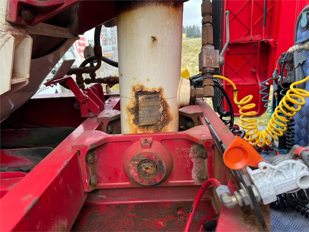 Puspiekabe cisterna Interconsult 64m3 STRT1-64CA med tip: foto 8