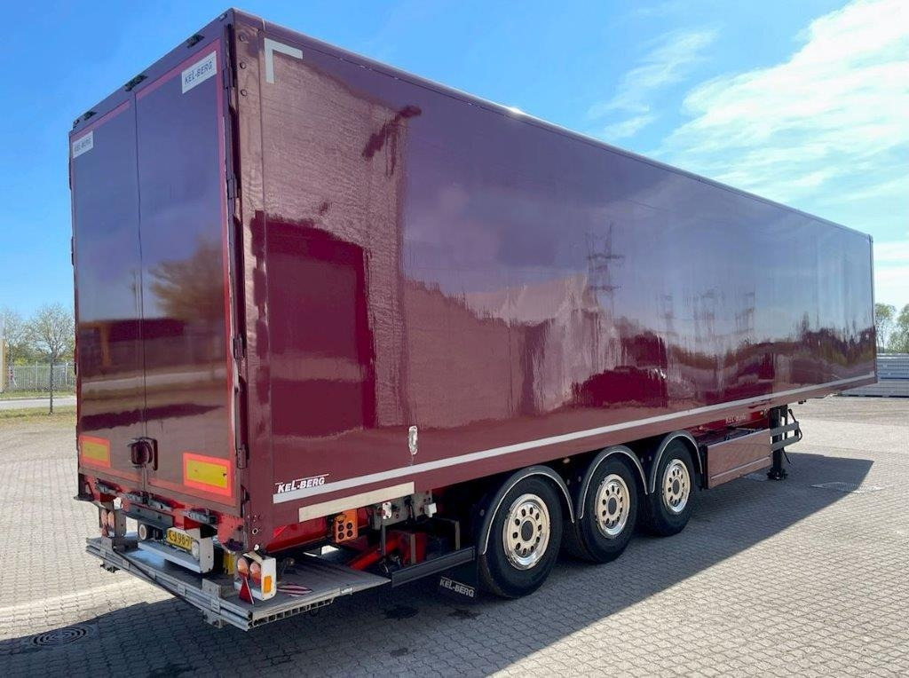 Kel-Berg 3-aks med folde-slædelift - Puspiekabe slēgtā virsbūve: foto 1 Kel-Berg 3-aks med folde-slædelift - Puspiekabe slēgtā virsbūve: foto 1
