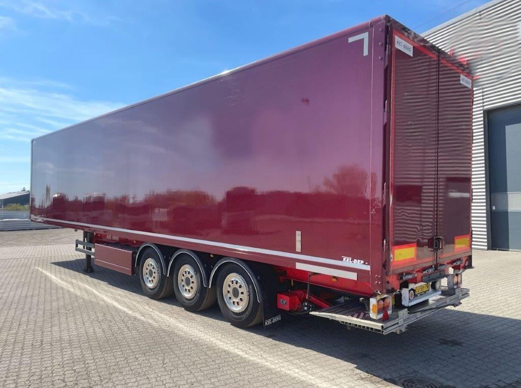 Kel-Berg 3-aks med folde-slædelift - Puspiekabe slēgtā virsbūve: foto 5 Kel-Berg 3-aks med folde-slædelift - Puspiekabe slēgtā virsbūve: foto 5