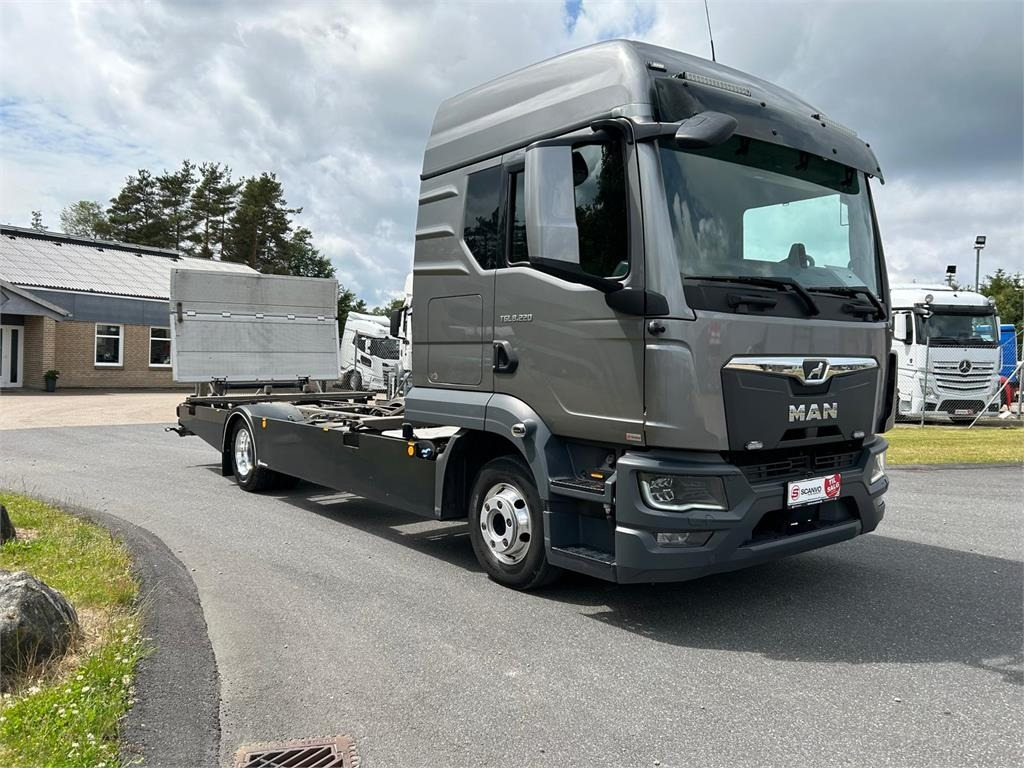 MAN TGL 8-220 4x2 BL incl. 2 stk veksellad  - Konteineru vedējs/ Kravas automašīna ar noņemamā virsbūve: foto 2 MAN TGL 8-220 4x2 BL incl. 2 stk veksellad  - Konteineru vedējs/ Kravas automašīna ar noņemamā virsbūve: foto 2