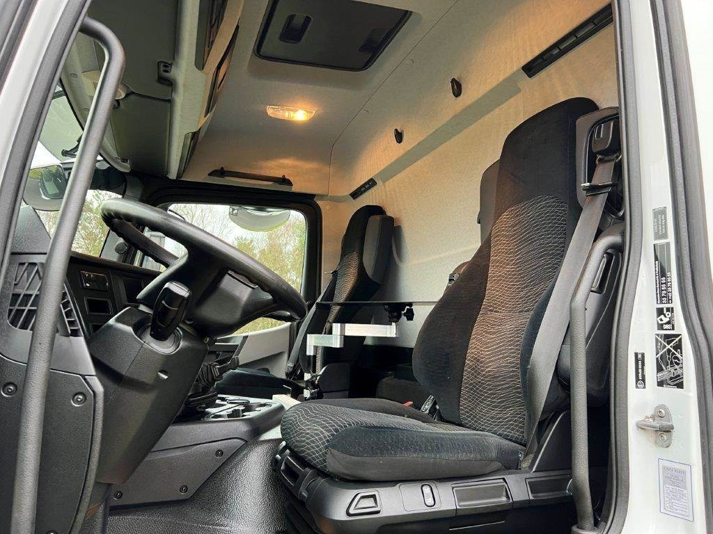 Kravas automašīna ar slēgto virsbūvi Mercedes-Benz Antos 1824 LnR: foto 11