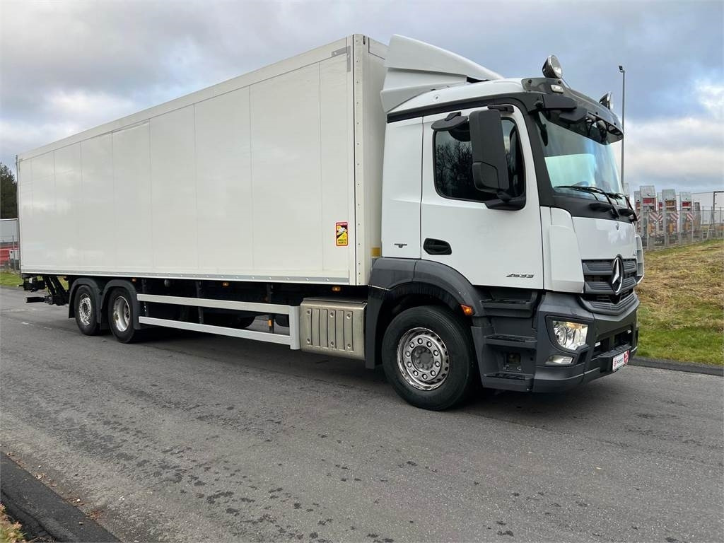 Mercedes-Benz Antos 2533 L - Kravas automašīna ar slēgto virsbūvi: foto 3 Mercedes-Benz Antos 2533 L - Kravas automašīna ar slēgto virsbūvi: foto 3