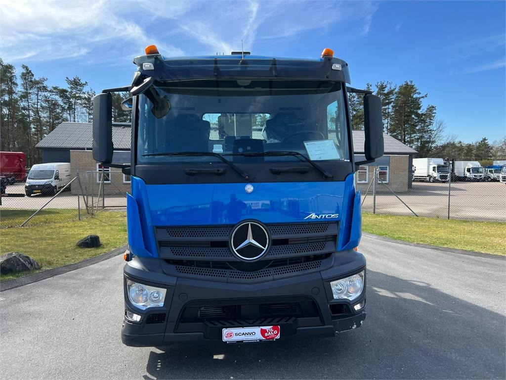 Būvgružu konteineru vedējs Mercedes-Benz Antos 2546 - Hiab 192 E kran: foto 20 Būvgružu konteineru vedējs Mercedes-Benz Antos 2546 - Hiab 192 E kran: foto 20