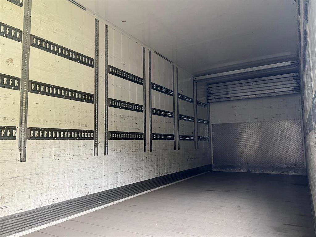 Mercedes-Benz Econic 1827 L  - Kravas automašīna ar slēgto virsbūvi: foto 4 Mercedes-Benz Econic 1827 L  - Kravas automašīna ar slēgto virsbūvi: foto 4