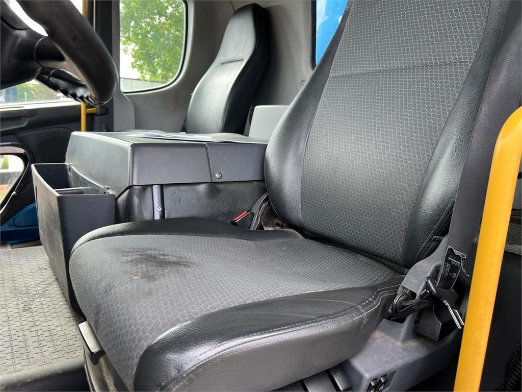 Kravas automašīna ar slēgto virsbūvi Scania P320 DB 4x2 MLB - low entry: foto 7