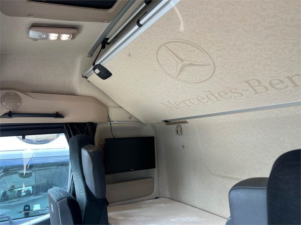 Vilcējs Mercedes-Benz Actros 2545 LS: foto 8