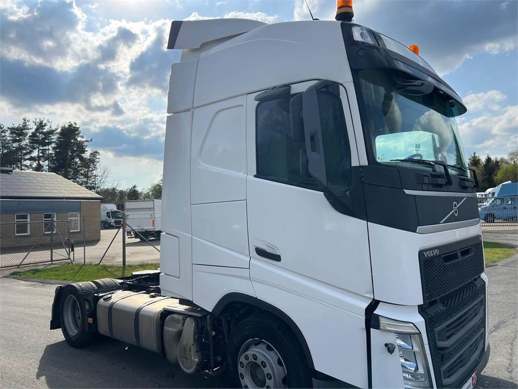 Vilcējs Volvo FH460 4x2 x-low mega: foto 8