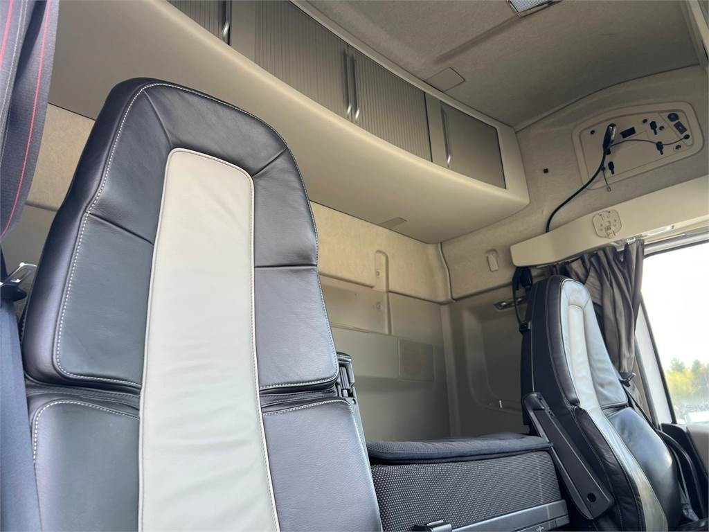 Vilcējs Volvo FH460 4x2 x-low mega: foto 17