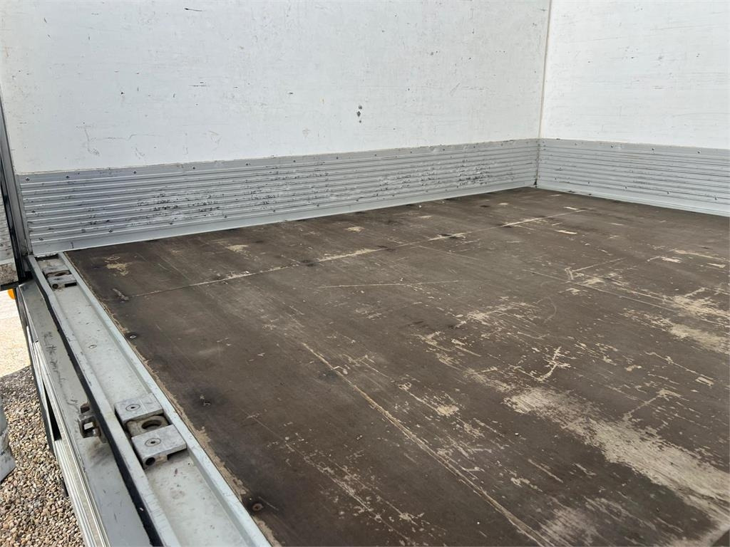 Volvo FE320 18 ton - Kravas automašīna refrižerators: foto 5 Volvo FE320 18 ton - Kravas automašīna refrižerators: foto 5