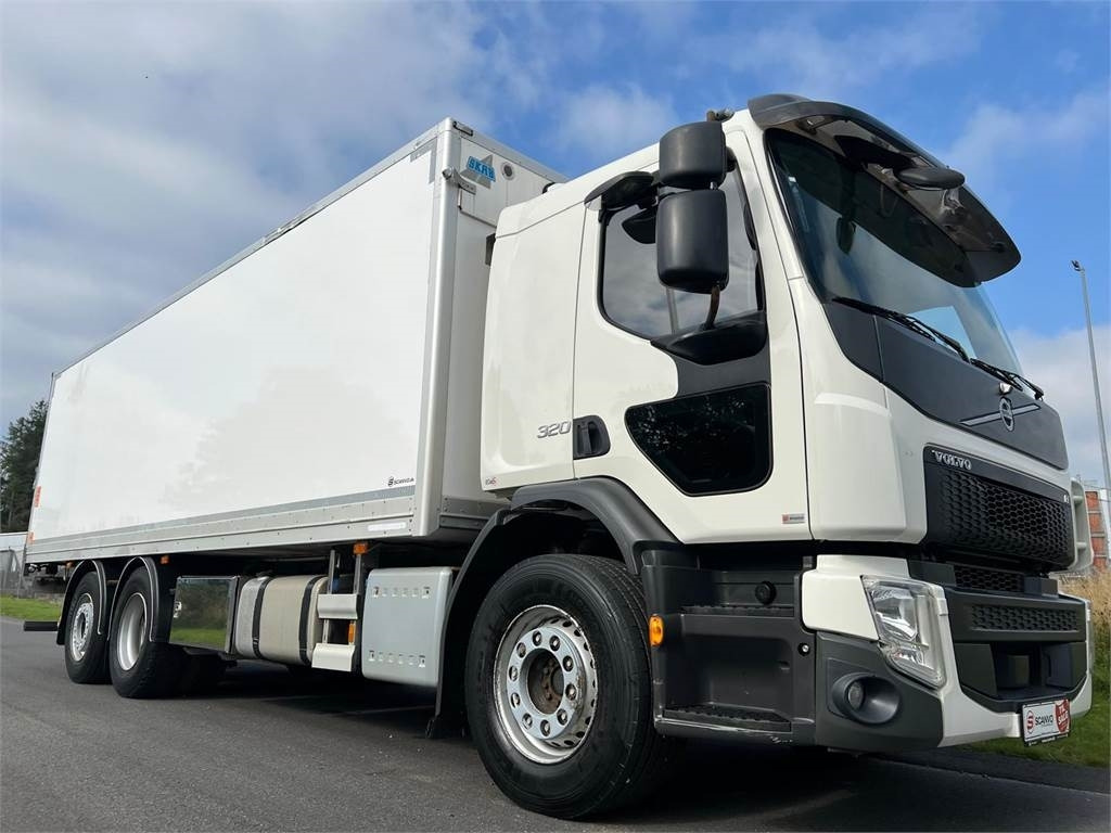 Volvo FE320 6x2*4 - Kravas automašīna ar slēgto virsbūvi: foto 2 Volvo FE320 6x2*4 - Kravas automašīna ar slēgto virsbūvi: foto 2