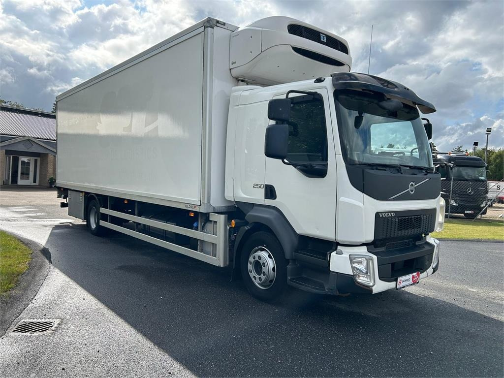 Volvo FL 250 16 ton - Kravas automašīna refrižerators: foto 2 Volvo FL 250 16 ton - Kravas automašīna refrižerators: foto 2