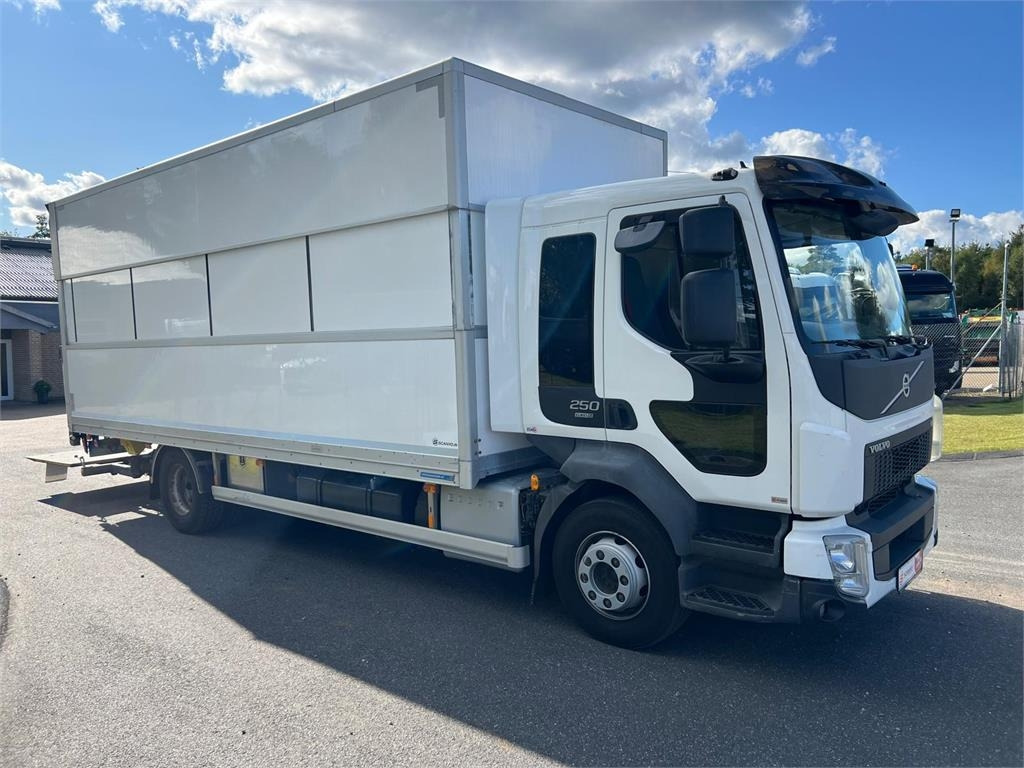 Volvo FL 250 16 ton - Kravas automašīna ar slēgto virsbūvi: foto 4 Volvo FL 250 16 ton - Kravas automašīna ar slēgto virsbūvi: foto 4