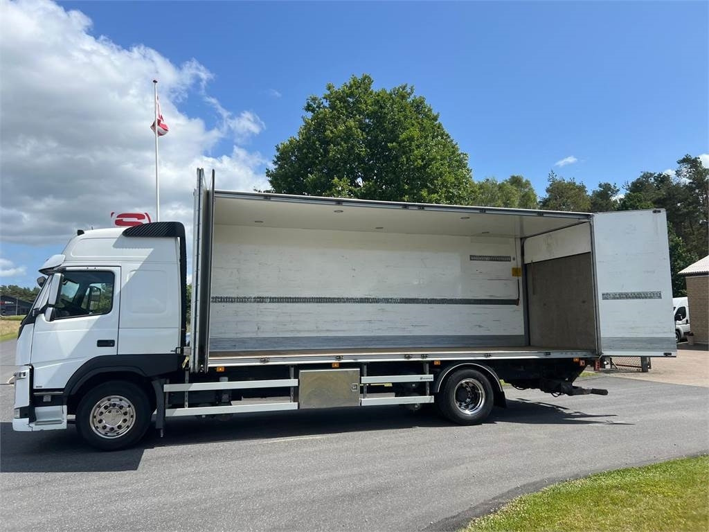 Volvo FM330 - Kravas automašīna ar slēgto virsbūvi: foto 2 Volvo FM330 - Kravas automašīna ar slēgto virsbūvi: foto 2
