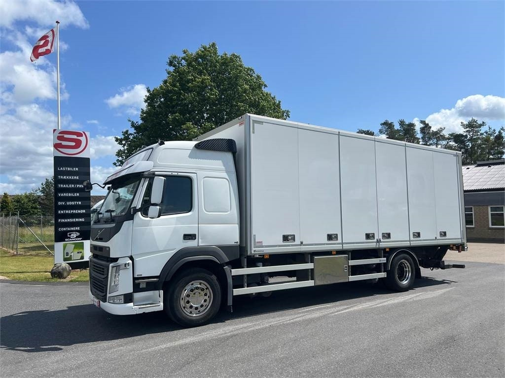 Volvo FM330 - Kravas automašīna ar slēgto virsbūvi: foto 1 Volvo FM330 - Kravas automašīna ar slēgto virsbūvi: foto 1