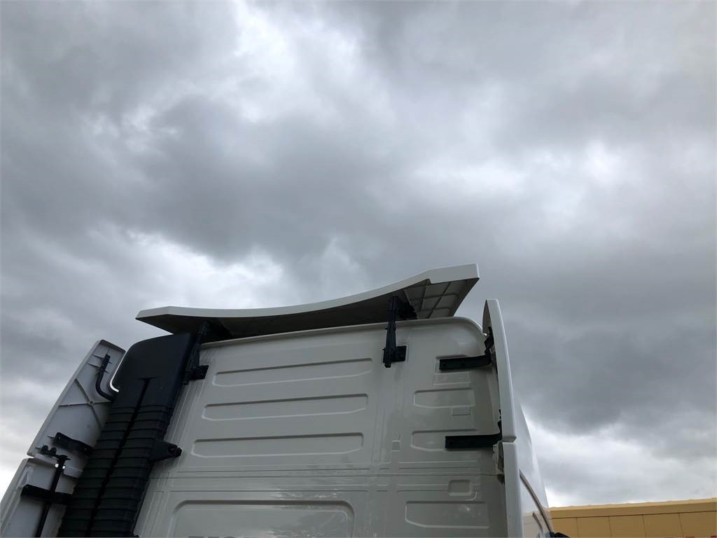Volvo Tagspoiler Volvo FH Globetrotter 2018 - Aerodinamika/ Spoileris - Kravas automašīna: foto 5 Volvo Tagspoiler Volvo FH Globetrotter 2018 - Aerodinamika/ Spoileris - Kravas automašīna: foto 5